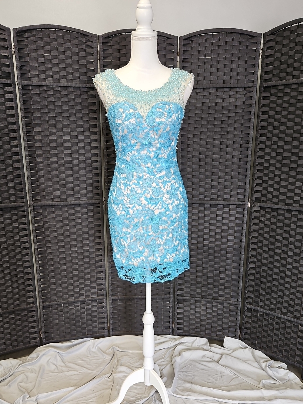 Size 2 ocean/caribean blue and nude fitted dress by Vienna Prom.